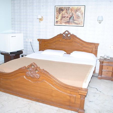 Modipur Hotel Rāmpur Dış mekan fotoğraf