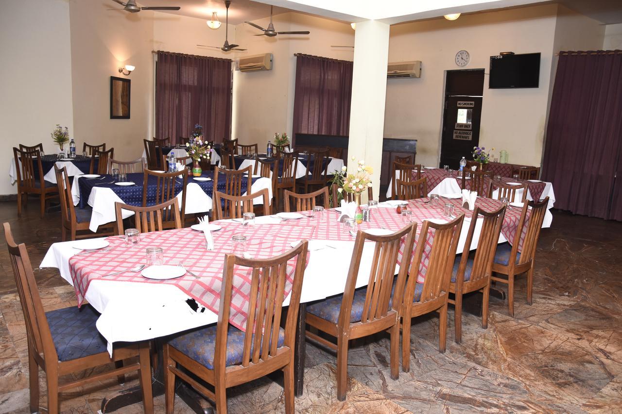 Modipur Hotel Rāmpur Dış mekan fotoğraf