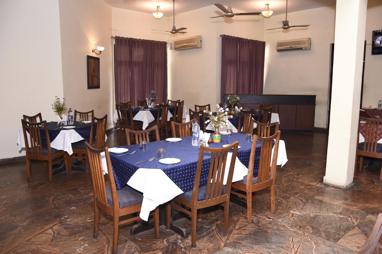 Modipur Hotel Rāmpur Dış mekan fotoğraf
